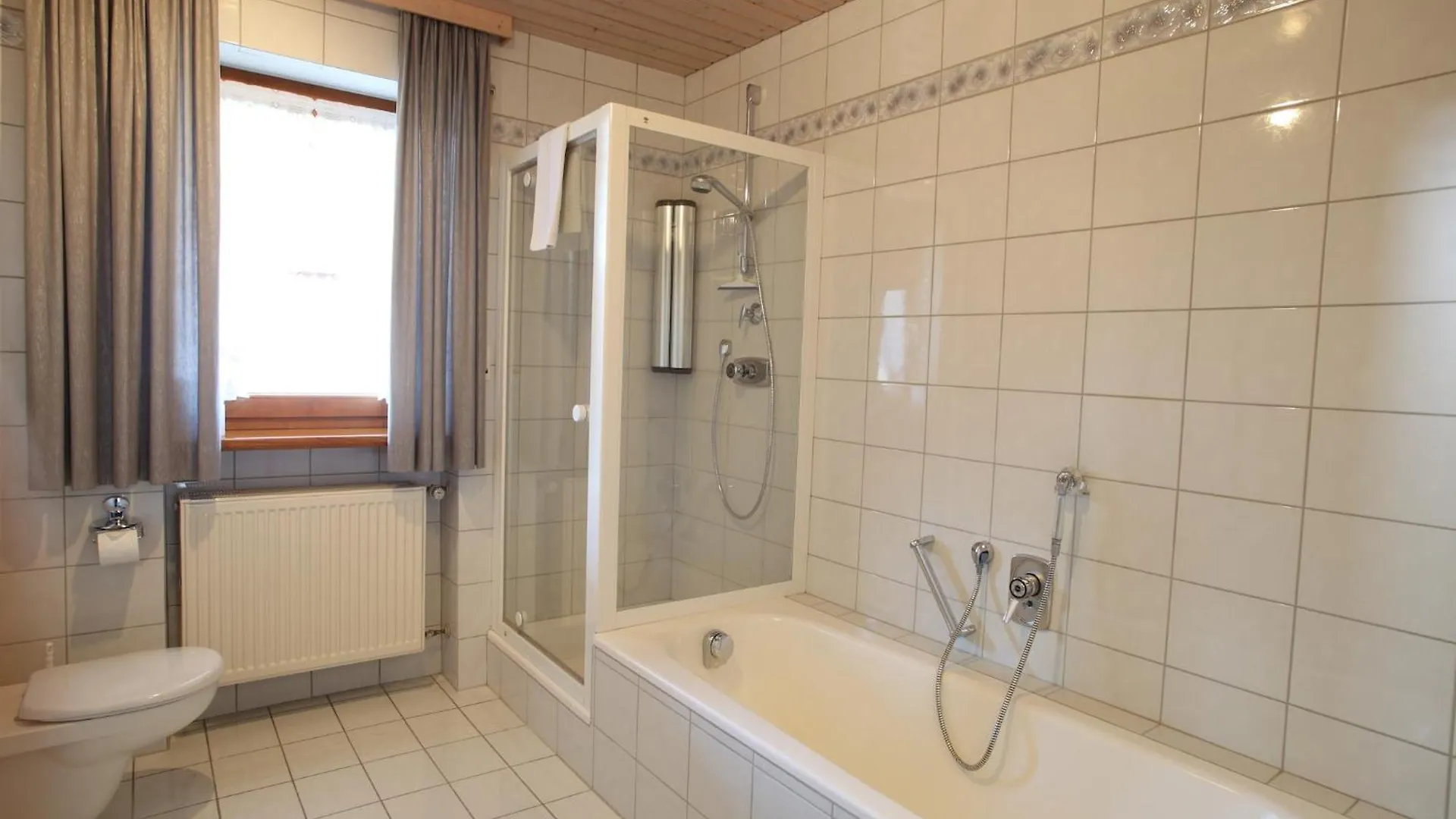 Cozy Apartment In Ruhmannsfelden With Swimming Pool Achslach