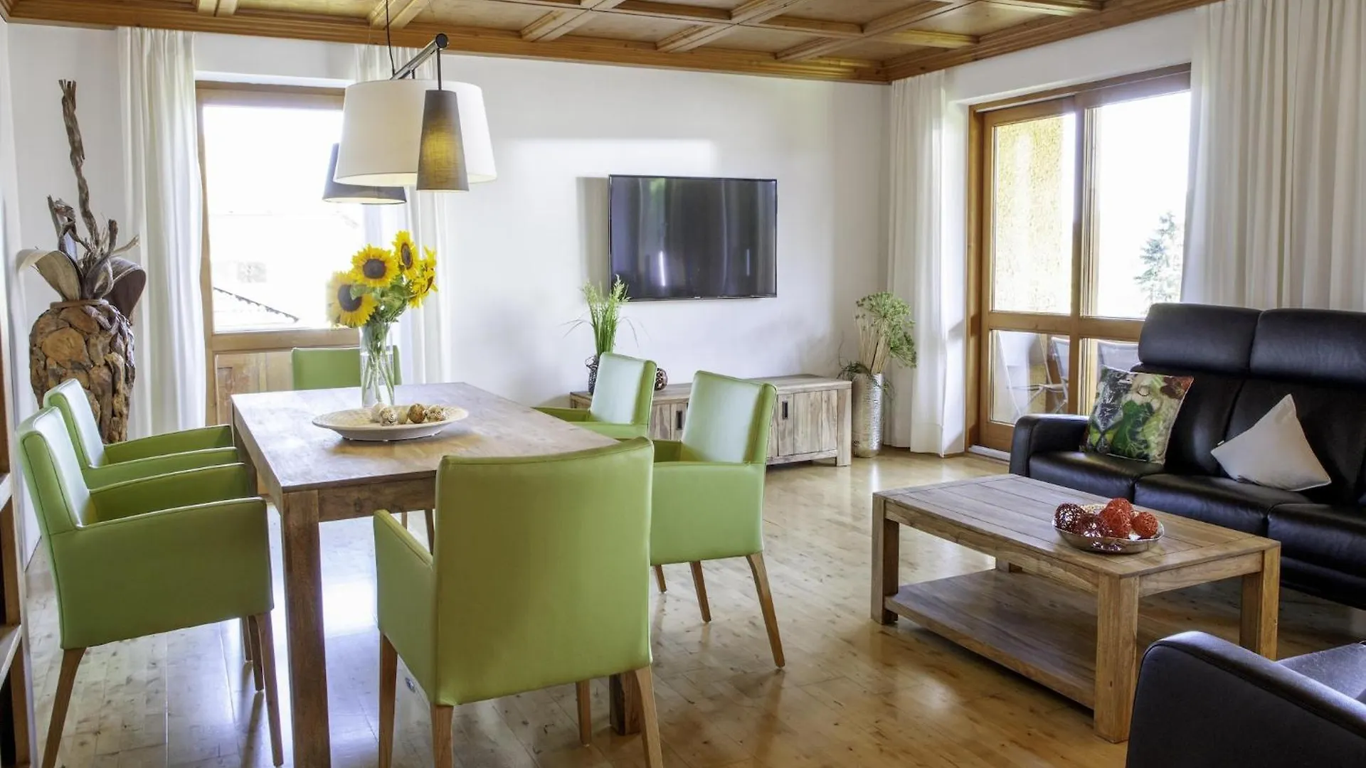Cozy Apartment In Ruhmannsfelden With Swimming Pool Achslach
