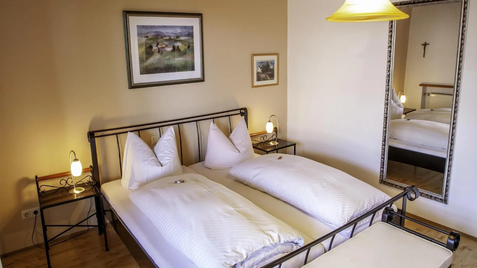 Cozy Apartment In Ruhmannsfelden With Swimming Pool Achslach