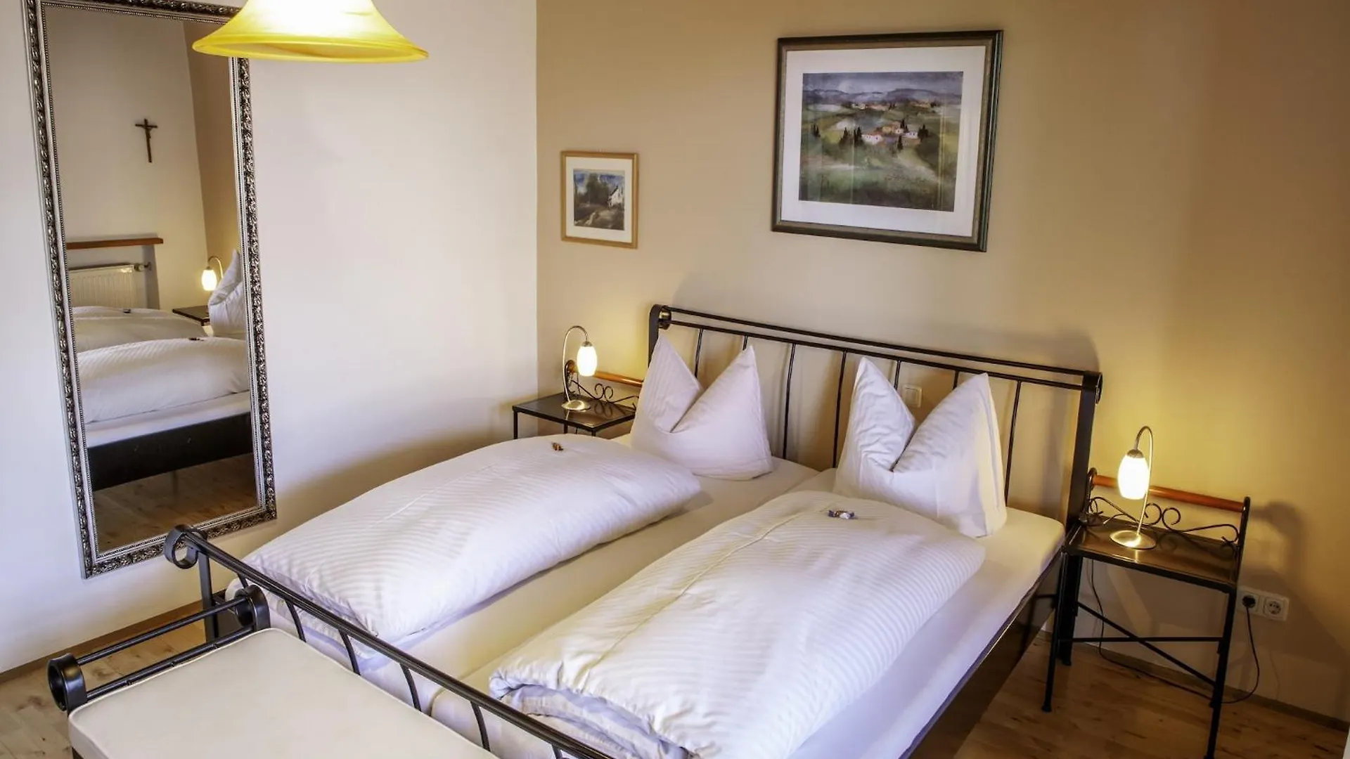 Cozy Apartment In Ruhmannsfelden With Swimming Pool Achslach 0*,