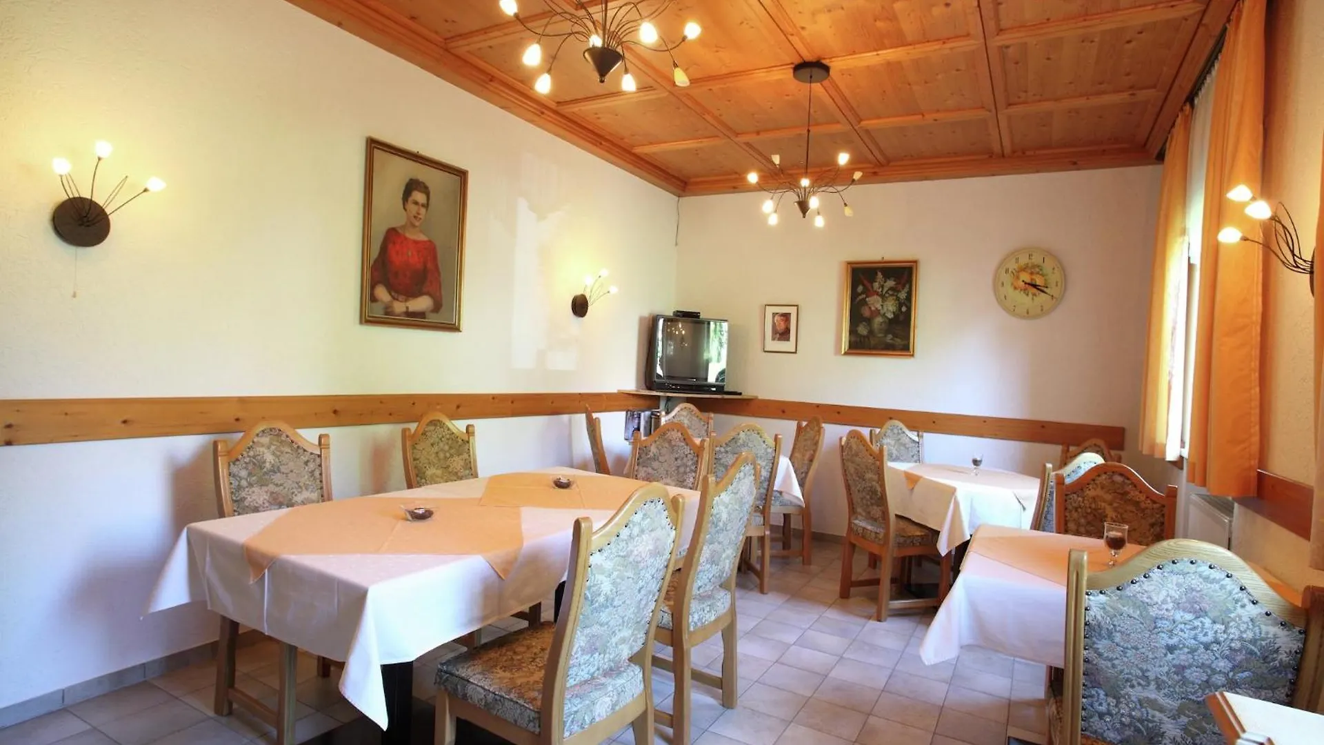 Cozy Apartment In Ruhmannsfelden With Swimming Pool Achslach