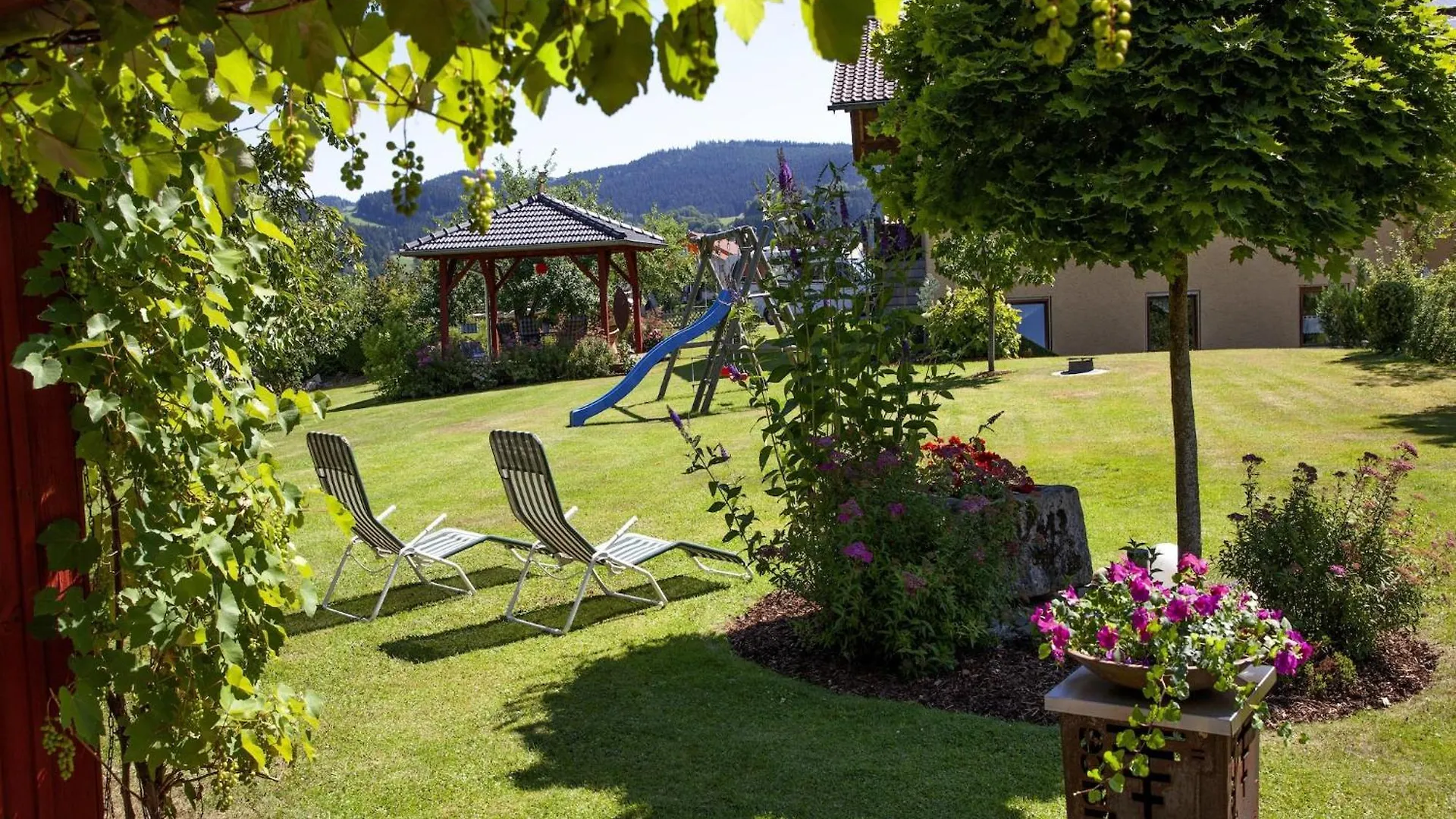 Cozy Apartment In Ruhmannsfelden With Swimming Pool Achslach