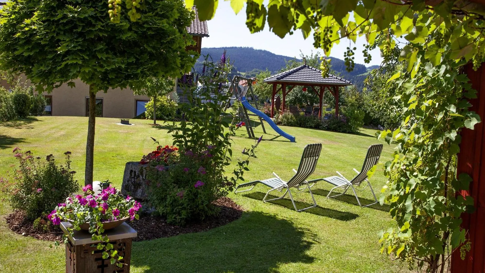 Cozy Apartment In Ruhmannsfelden With Swimming Pool Achslach