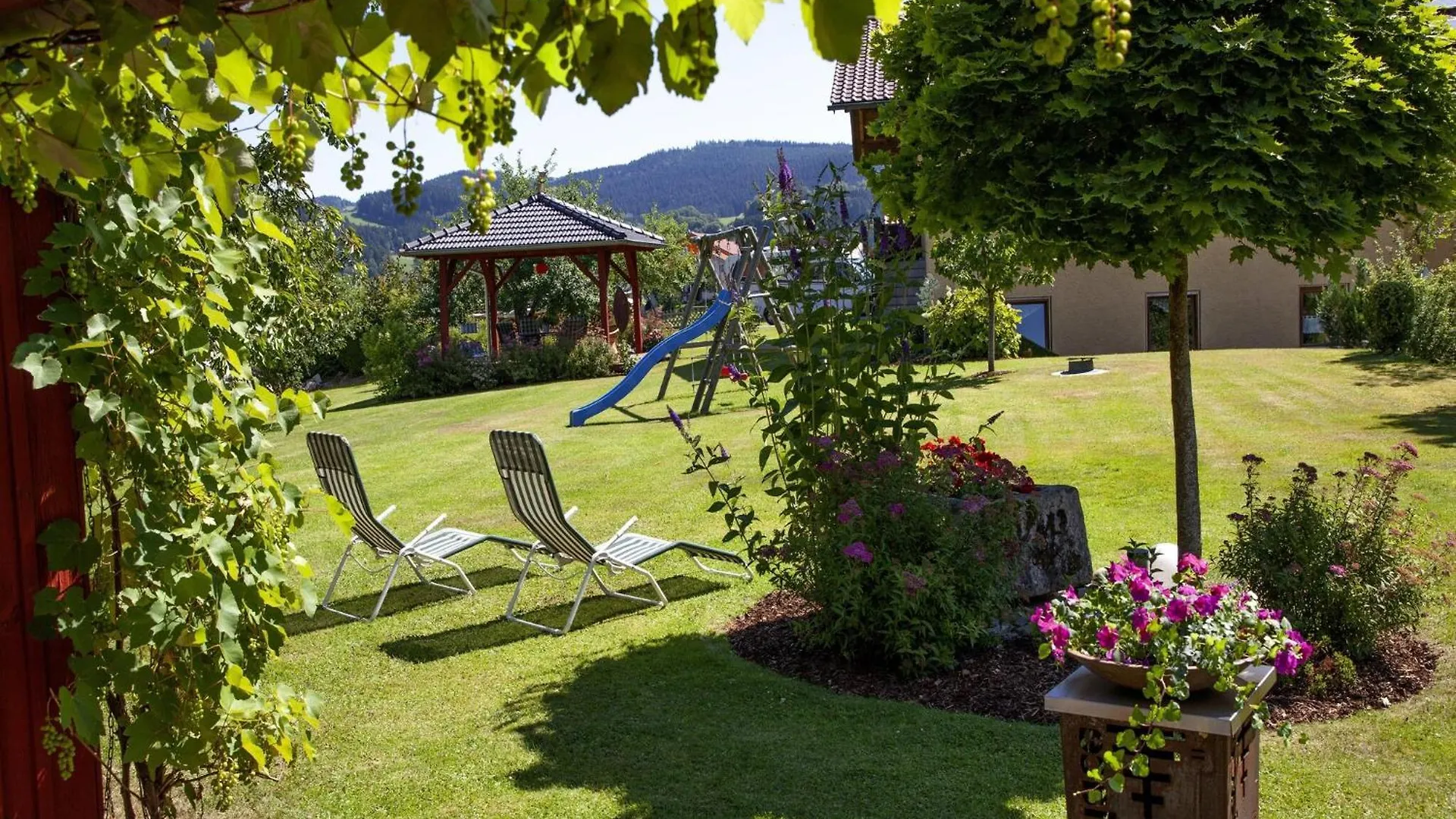 Cozy Apartment In Ruhmannsfelden With Swimming Pool Achslach